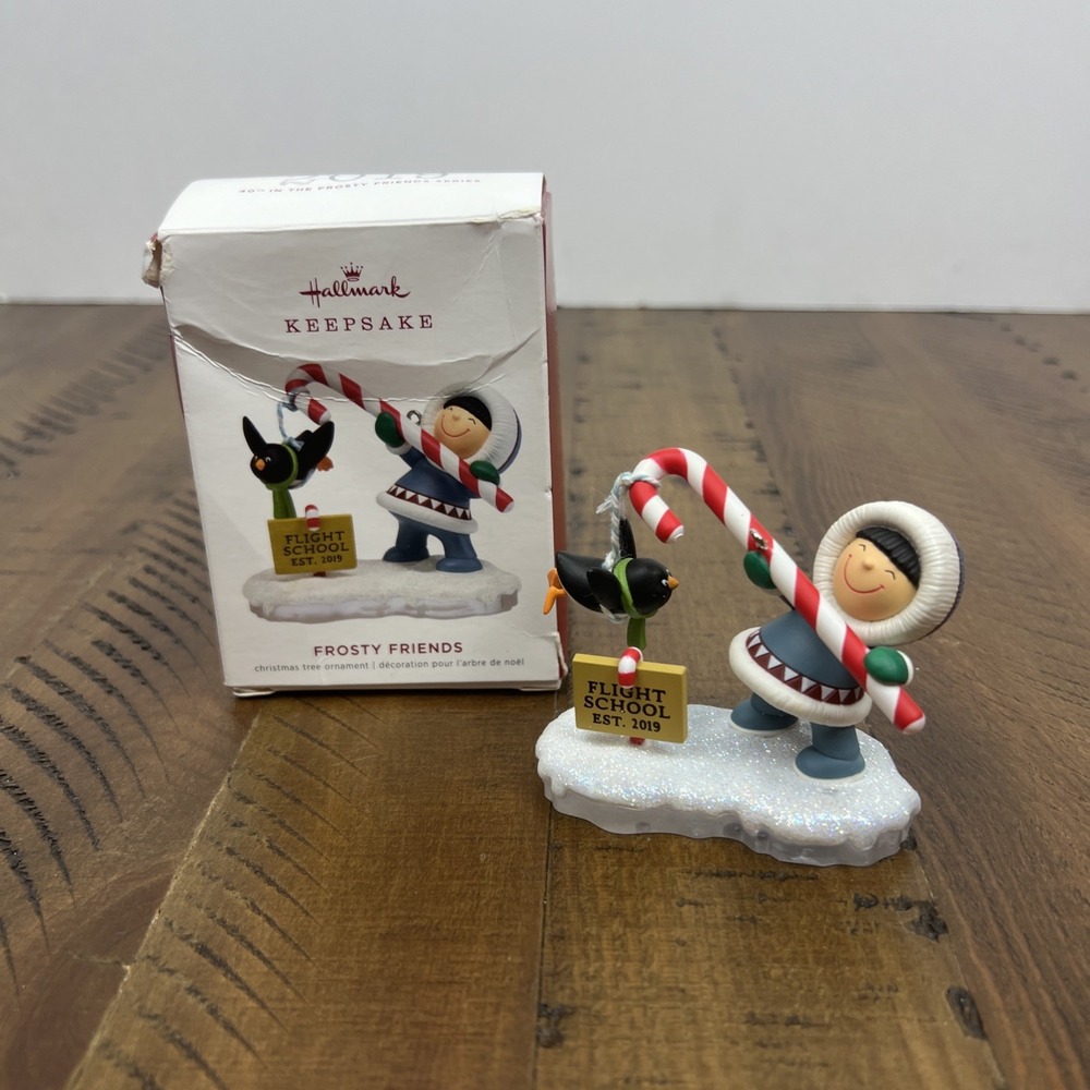 2019 HALLMARK KEEPSAKE FROSTY FRIENDS #40 SERIES CHRISTMAS ORNAMENT PENGUIN